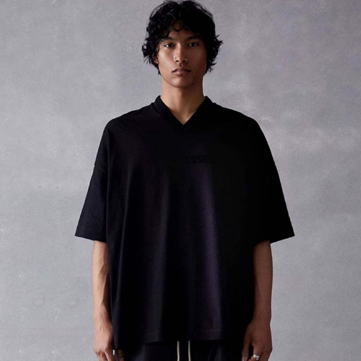 Fog Essentials T shirt Offset Logo V-neck loose T shirt